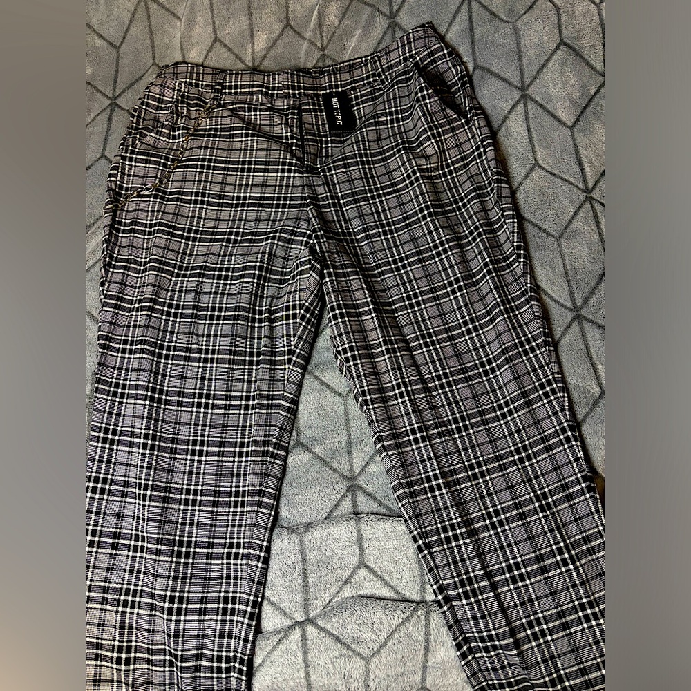 Black and plaid pants with accessory chain